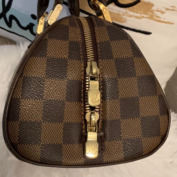 Louis Vuitton - Picture 5 of 10